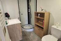 Łazienka w obiekcie STUDIO DANS LA BRENNE !