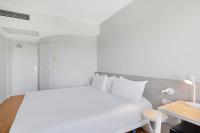 Postel nebo postele na pokoji v ubytování B&B HOTEL Zaragoza Centro