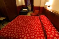 Posteľ alebo postele v izbe v ubytovaní Hotel Iris Crillon