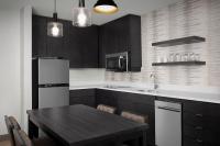 Residence Inn by Marriott Indianapolis Plainfieldにあるキッチンまたは簡易キッチン