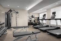 Residence Inn by Marriott Indianapolis Plainfieldにあるフィットネスセンターまたはフィットネス設備