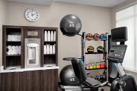 Residence Inn by Marriott Indianapolis Plainfieldにあるフィットネスセンターまたはフィットネス設備