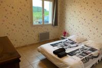 Łóżko lub łóżka w pokoju w obiekcie Holiday Home Maizeray Saint Martin Du Tartre