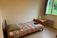 Łóżko lub łóżka w pokoju w obiekcie Holiday Home Maizeray Saint Martin Du Tartre