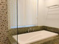 Ein Badezimmer in der Unterkunft Lan Anh Villas Resort