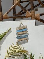 Hi Zanzibarに飾ってある許可証、賞状、看板またはその他の書類