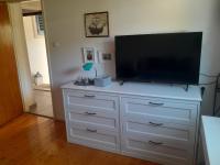 Televízia a/alebo spoločenská miestnosť v ubytovaní Charming holiday apartment near beach