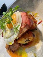 een bord eten met een ei erop bij The Highland Drove in Great Salkeld