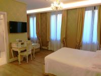 Televízia a/alebo spoločenská miestnosť v ubytovaní Hotel Canaletto