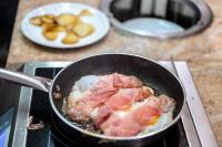 Jídlo v hotelu nebo okolí