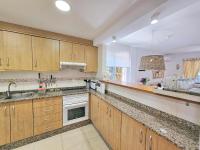 A kitchen or kitchenette at PARAISO ARONA I - Casa en Mar de Cristal La Manga