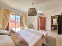 A bed or beds in a room at PARAISO ARONA I - Casa en Mar de Cristal La Manga