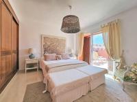 A bed or beds in a room at PARAISO ARONA I - Casa en Mar de Cristal La Manga