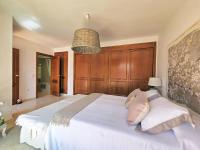 A bed or beds in a room at PARAISO ARONA I - Casa en Mar de Cristal La Manga