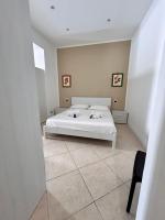A bed or beds in a room at Leam Apartment 5