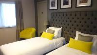 The Bulls Head Hotelにあるベッド