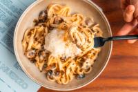 Jídlo v hostelu nebo okolí