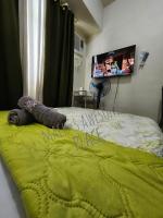 Macks Awesome 12 Place Fast Wifi Netflixにあるテレビまたはエンターテインメントセンター