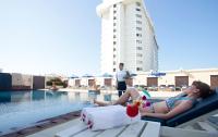 Bazén v ubytování Jomtien Palm Beach Hotel and Resort nebo v jeho okolí