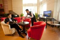 TV a/nebo společenská místnost v ubytování Jomtien Palm Beach Hotel and Resort