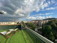 Balkón alebo terasa v ubytovaní Rooftop Apartment with Garden in Ioannina