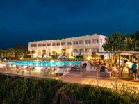 Basen w obiekcie Niforeika Beach Hotel lub w pobliżu