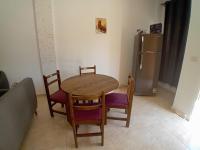 Posezení v ubytování 2BR Townhouse, with backyard - 871
