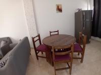Posezení v ubytování 2BR Townhouse, with backyard - 871