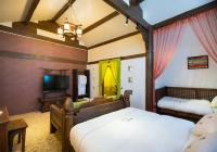 Big Tree Guesthouse - Naxi old styleにあるベッド