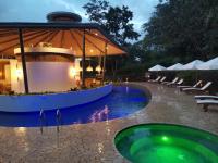 Πισίνα στο ή κοντά στο Suitree Experience Hotel