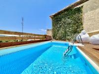Bazén v ubytovaní Casa Dolce with private plunge pool by DadoVillas alebo v jeho blízkosti