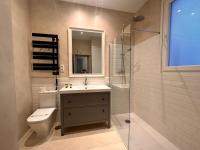 Koupelna v ubytování Amazing 3BD 3BTH with 9 Balconies by Madrid4You Apartments