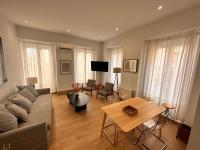 Posezení v ubytování Amazing 3BD 3BTH with 9 Balconies by Madrid4You Apartments