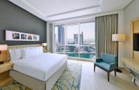 Postel nebo postele na pokoji v ubytování DoubleTree by Hilton Dubai Jumeirah Beach