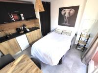 Łóżko lub łóżka w pokoju w obiekcie Résidence hôtelière les hameaux de saint cyprien 25 M2