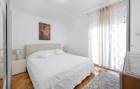 Posteľ alebo postele v izbe v ubytovaní Gorgeous Apartment In Sibenik With Wifi