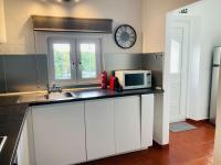 Villa 2BDR with sea view, private poolにあるキッチンまたは簡易キッチン