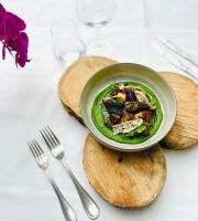 Jídlo v hotelu nebo okolí