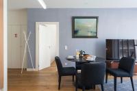 Posezení v ubytování Contemporary Flat near São Bento by LovelyStay