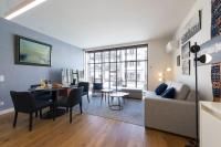Posezení v ubytování Contemporary Flat near São Bento by LovelyStay