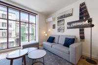 Posezení v ubytování Contemporary Flat near São Bento by LovelyStay