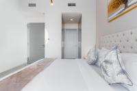 Postel nebo postele na pokoji v ubytování Ultimate Stay / 2 Bedrooms / Sea Views / Downtown