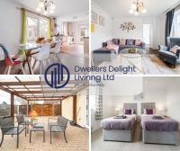 Postel nebo postele na pokoji v ubytování Dwellers Delight Living Ltd Serviced Accommodation, Chigwell, London 3 bedroom House, Upto 7 Guests, Free Wifi & Parking