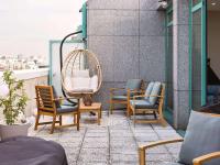 Ein Sitzbereich in der Unterkunft Mercure Paris Saint-Ouen