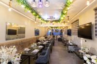 Una televisión o centro de entretenimiento en Yellow Trumpet Residence Asokoro