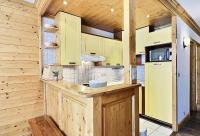 Kuchnia lub aneks kuchenny w obiekcie Résidence Le Bec Rouge - Appartement de charme 3 pièces 8 personnes à Tignes ski aux pieds et proche des commerces dans le quartier du Lac MAE-1993
