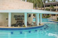 Bazén v ubytování Iberostar Waves Costa Dorada nebo v jeho okolí