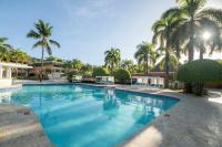 Bazén v ubytování Iberostar Waves Costa Dorada nebo v jeho okolí