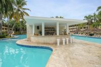 Bazén v ubytování Iberostar Waves Costa Dorada nebo v jeho okolí
