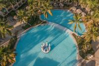 Bazén v ubytování Iberostar Waves Costa Dorada nebo v jeho okolí